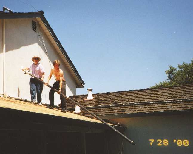 roof1.jpg (27084 bytes)